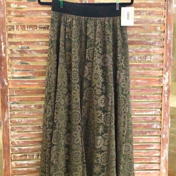 LuLaRoe Dresses & Skirts - NWT small Lularoe lucy skirt in camo green lace